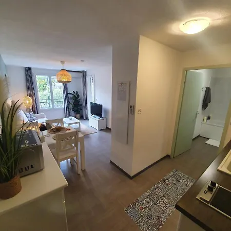 Charme De Provence - Piscine&climatisation Appartement *